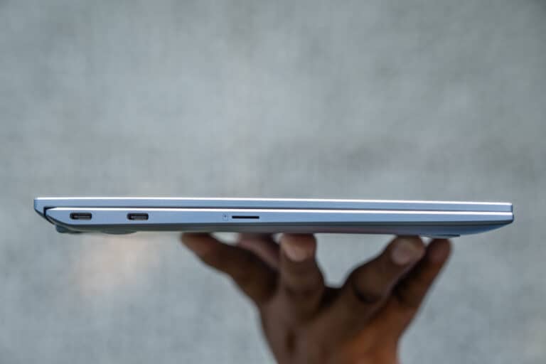 How Much Does a Laptop Weigh? (Surprising Answer) DeviceTests