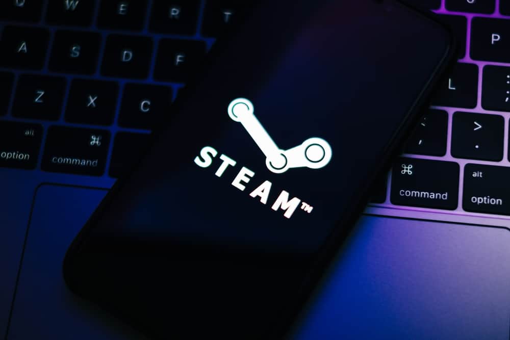 Телефон с логотипом Steam