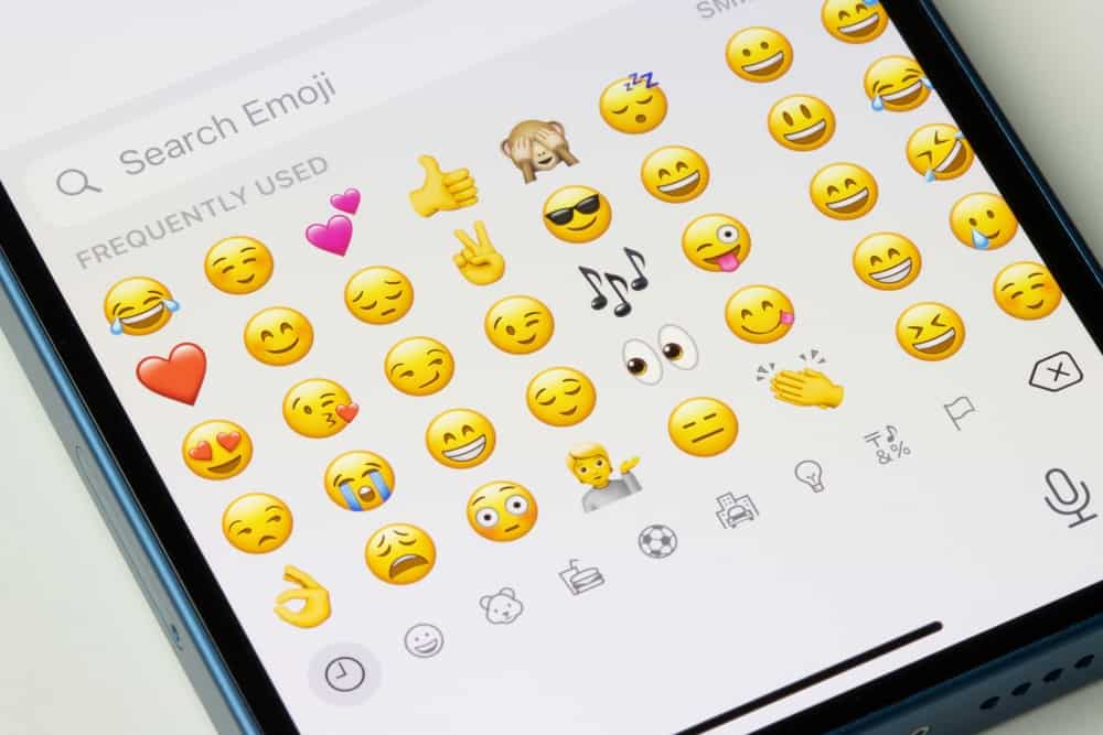 adding emojis to iphone