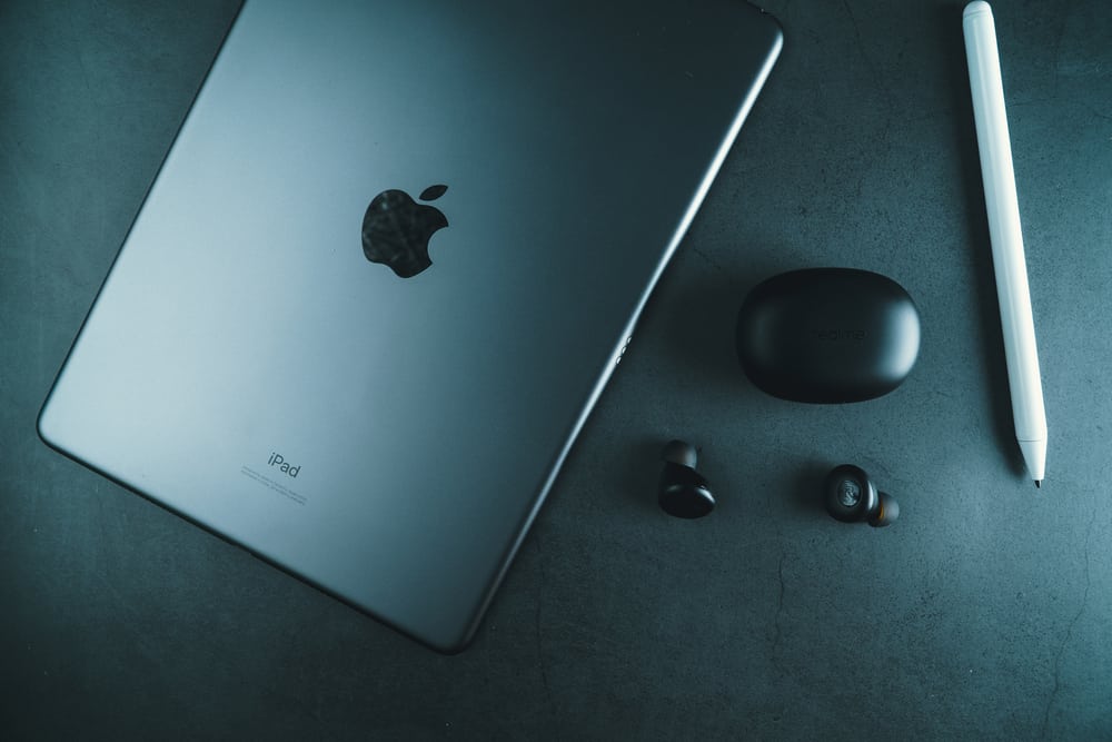 How to connect 2024 wireless earbuds to ipad