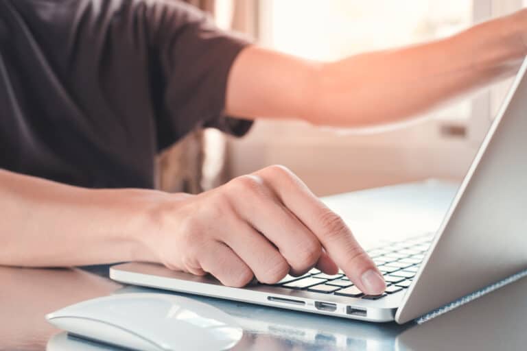 How To Force Shutdown a Windows Laptop (StepbyStep) DeviceTests