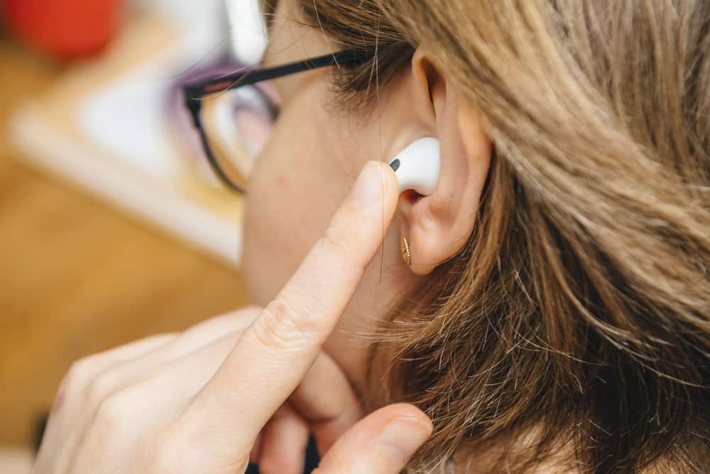 How To Turn Up Siri Volume on AirPods