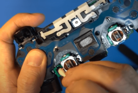 Cleaning A Ps4 Controller