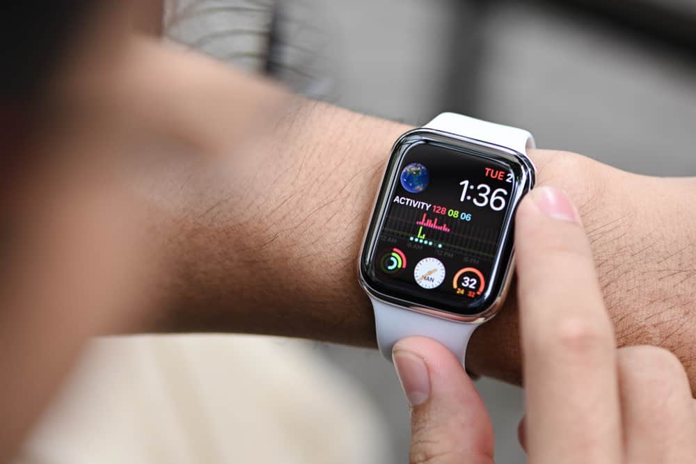 How To Change the Wallpaper on Apple Watch | DeviceTests