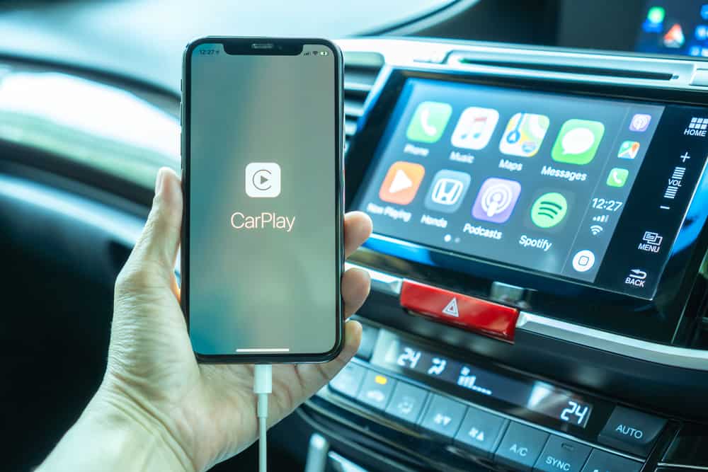 Беспроводной адаптер carplay для iphone. Автомобиль от Apple. Машина от Apple. Автогиганты.